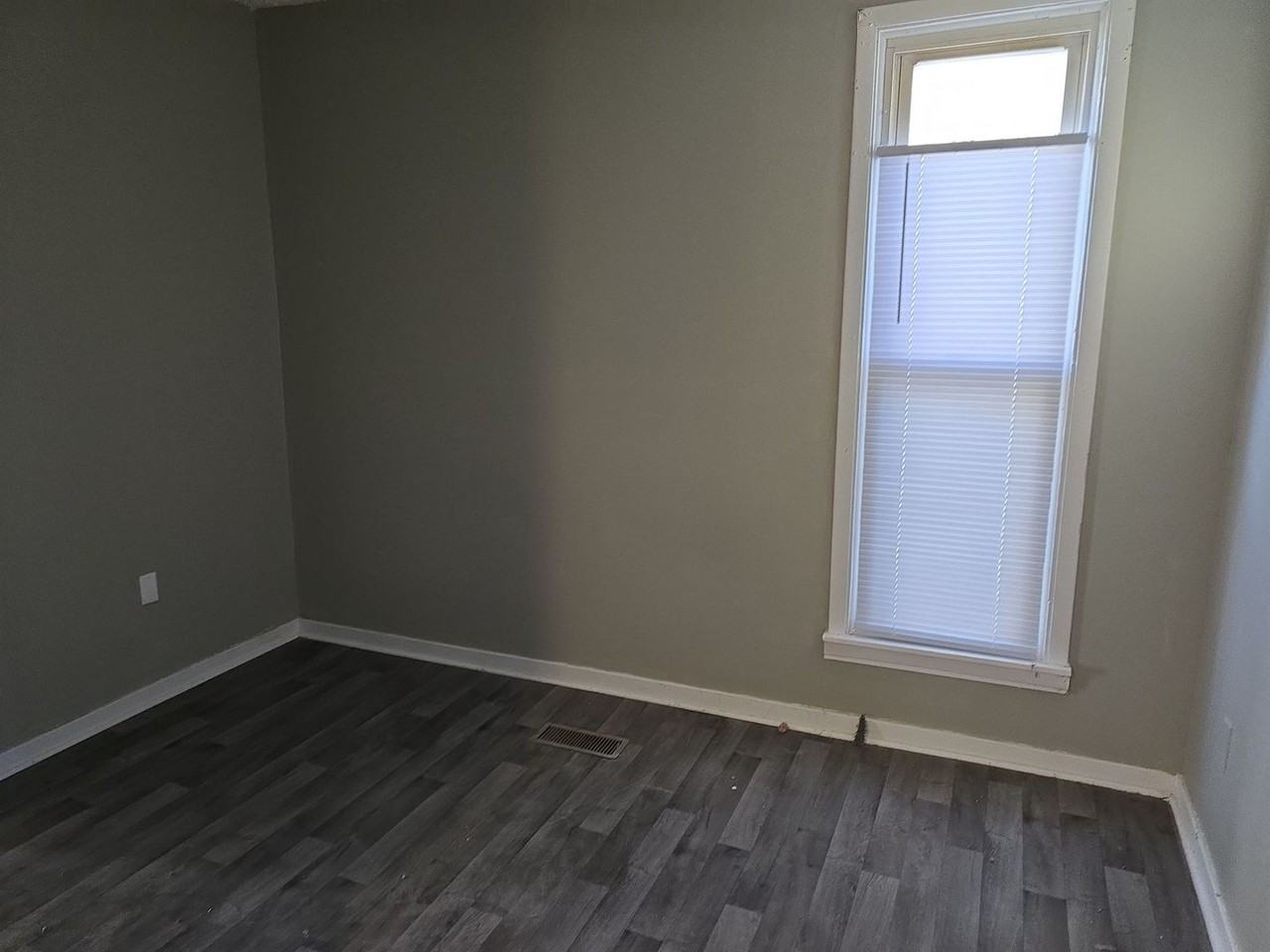 320 E 9th St - Photo 6 of 24