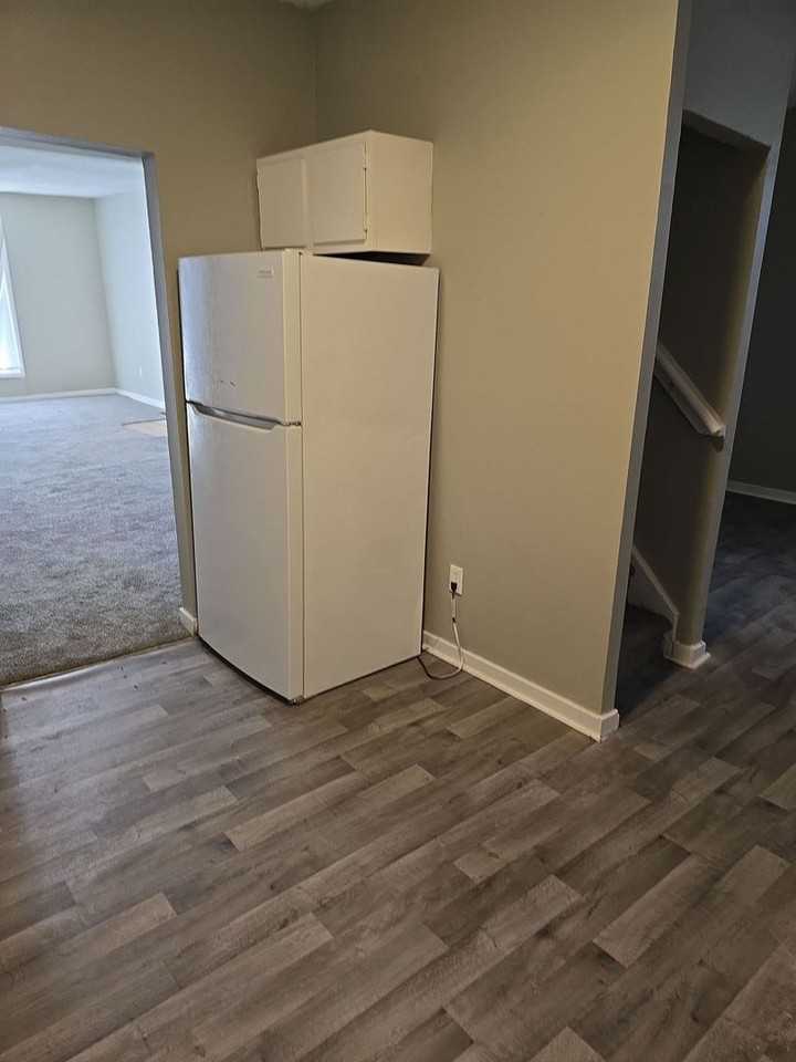 320 E 9th St - Photo 7 of 24