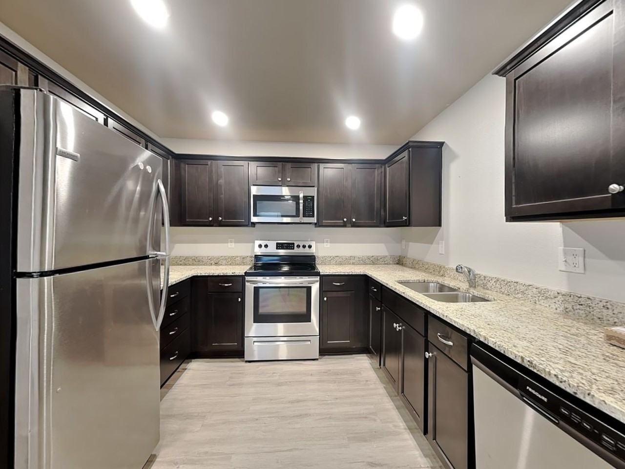 202 Sw Rose St - Photo 3 of 30