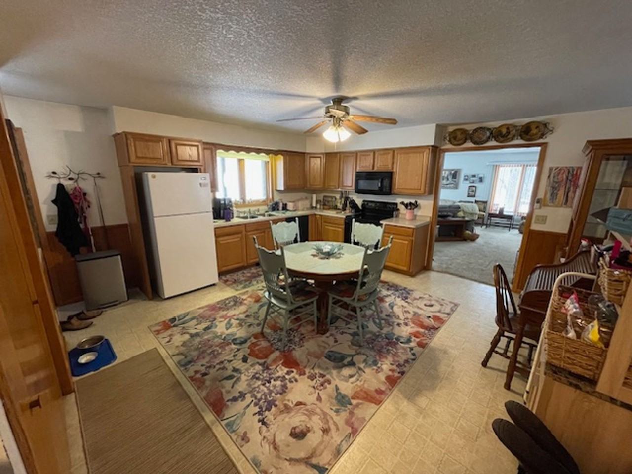 8148 Whitstrom Rd - Photo 7 of 11