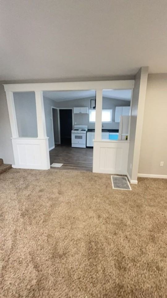 301 E 7th St - Photo 2 of 11