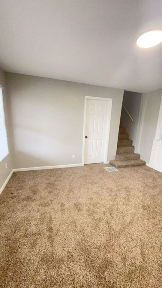 301 E 7th St - Photo 3 of 11