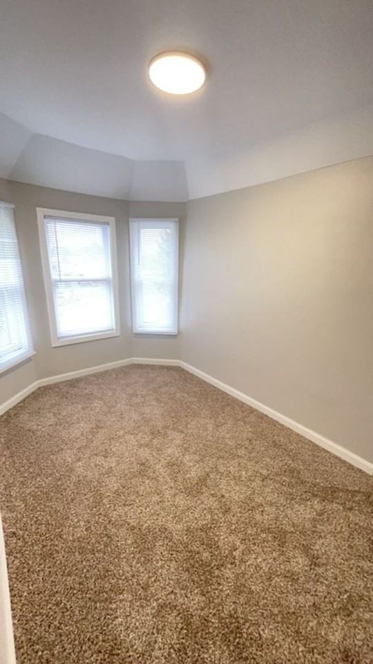 301 E 7th St - Photo 4 of 11