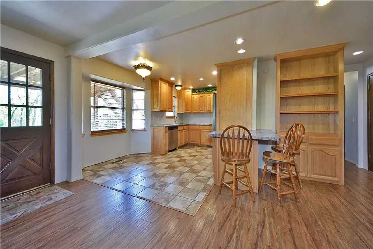 8308 Nw 27th St - Photo 3 of 20