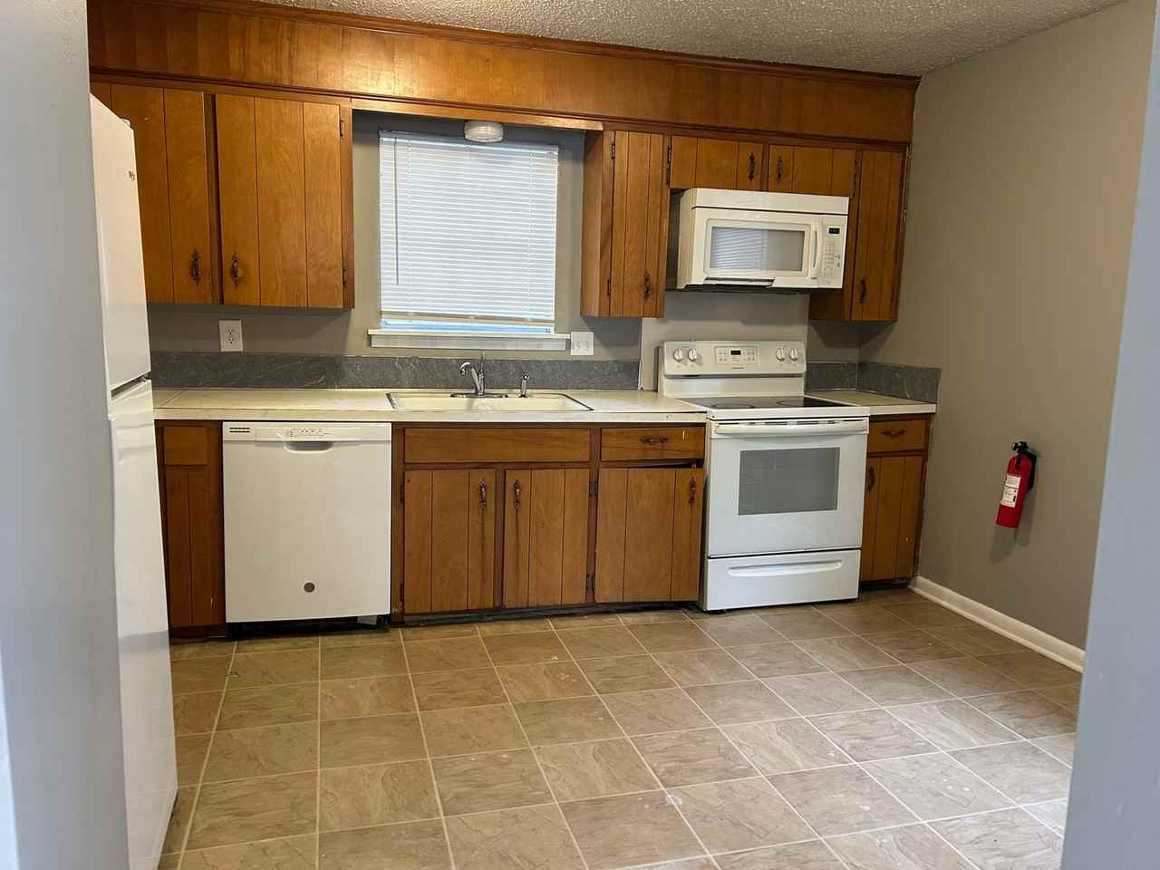 4805 Hickory Ave - Photo 2 of 7