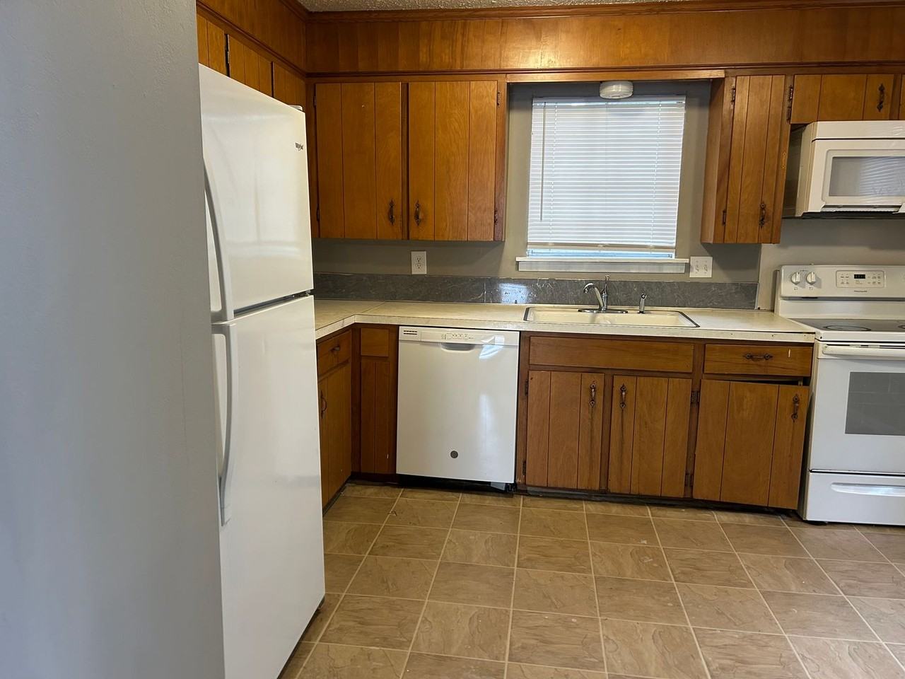 4805 Hickory Ave - Photo 3 of 7