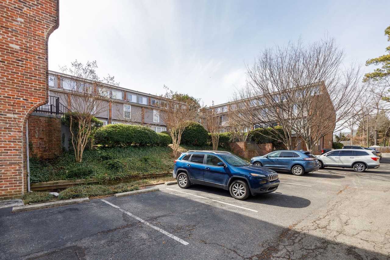 5900 Patterson Ave - Photo 4 of 42