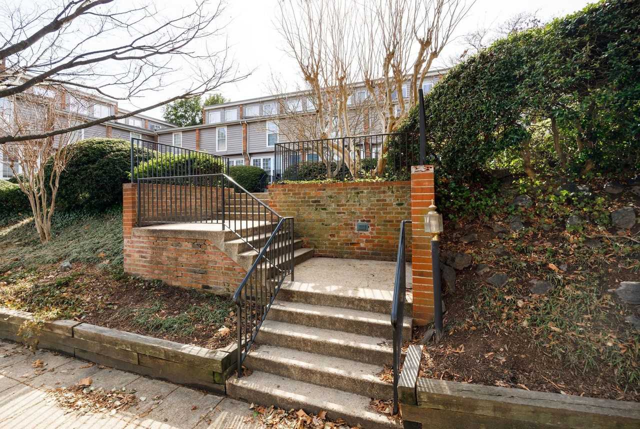 5900 Patterson Ave - Photo 5 of 42