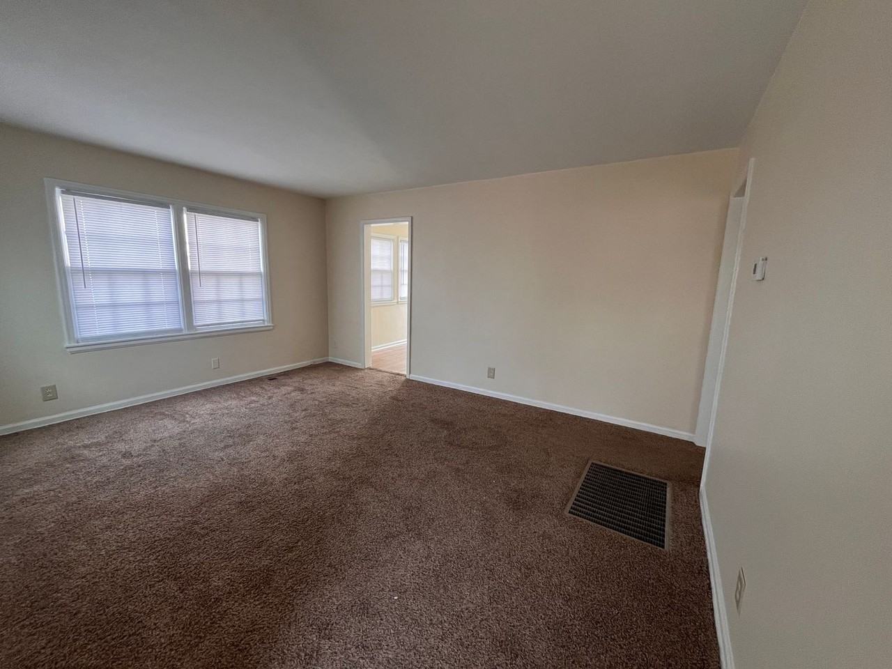 1232 N Terrace Dr - Photo 2 of 7