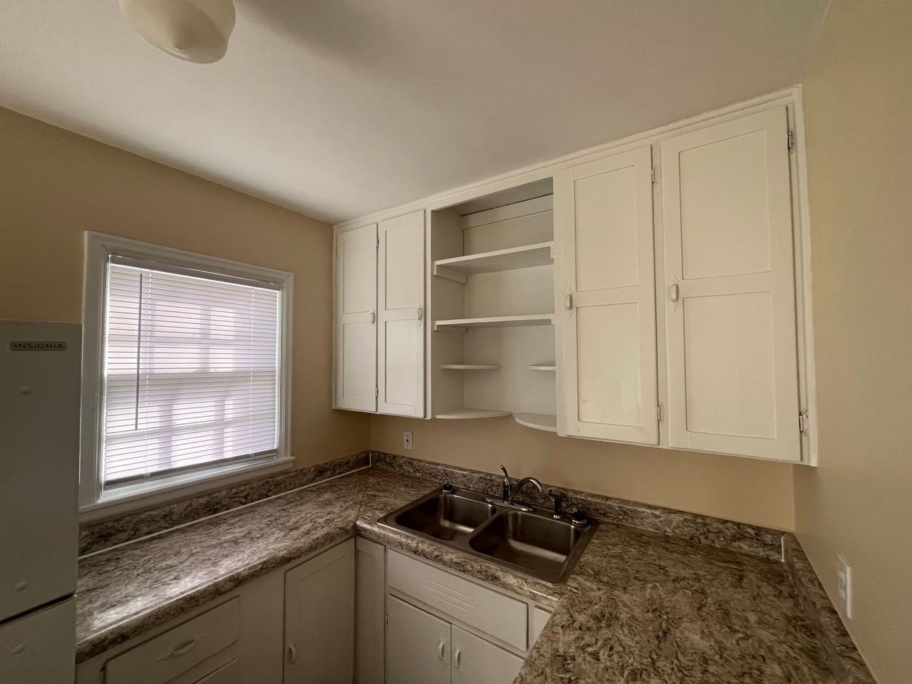 1232 N Terrace Dr - Photo 4 of 7