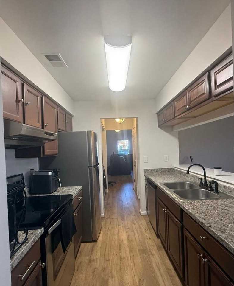 5217 Westhaven Cres - Photo 3 of 19