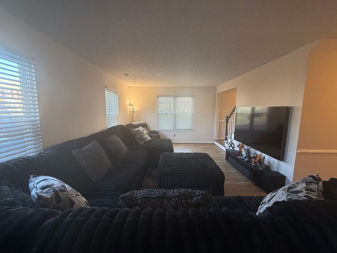 5217 Westhaven Cres - Photo 5 of 19