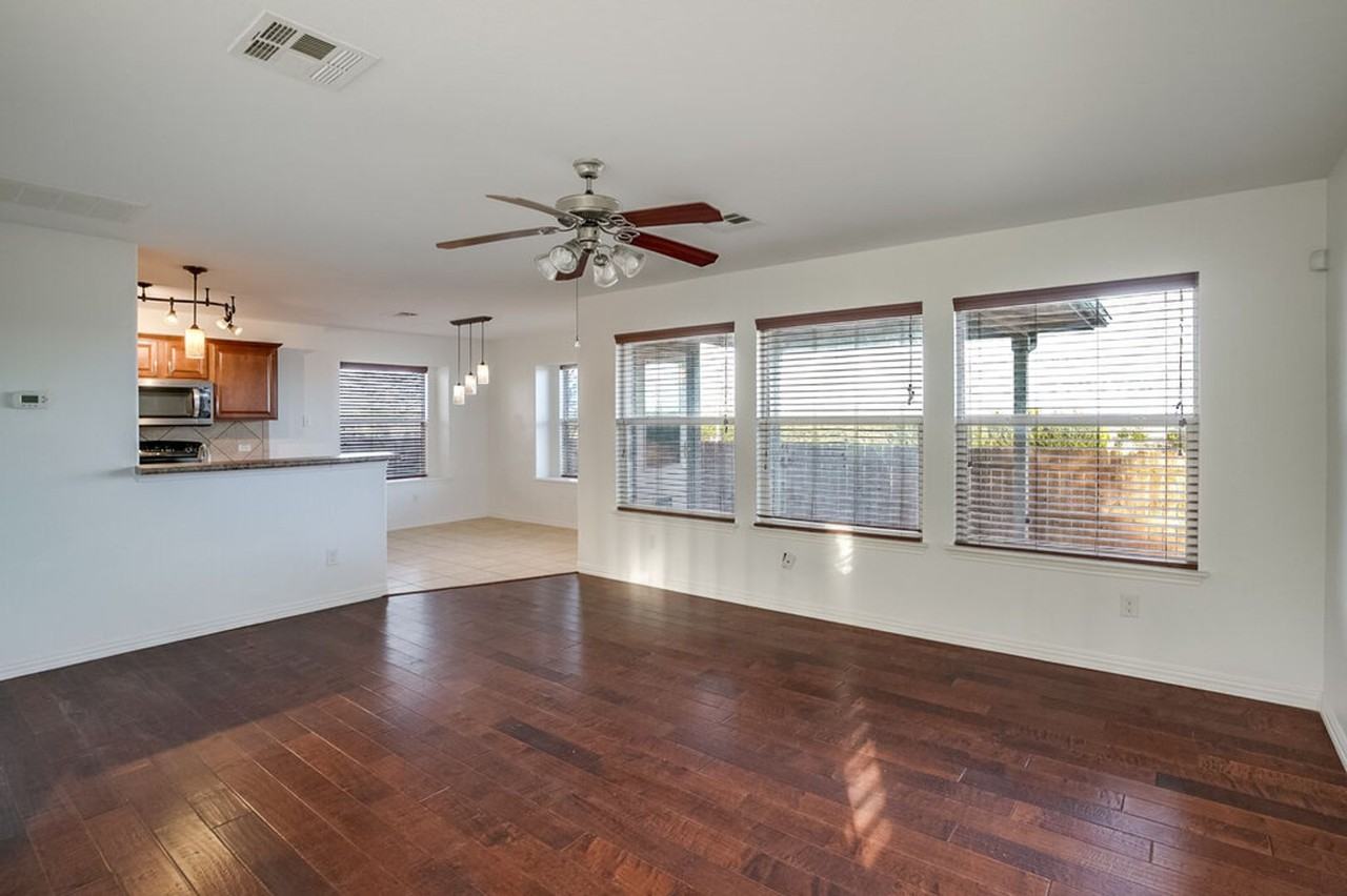 1206 Hensley Dr - Photo 4 of 21