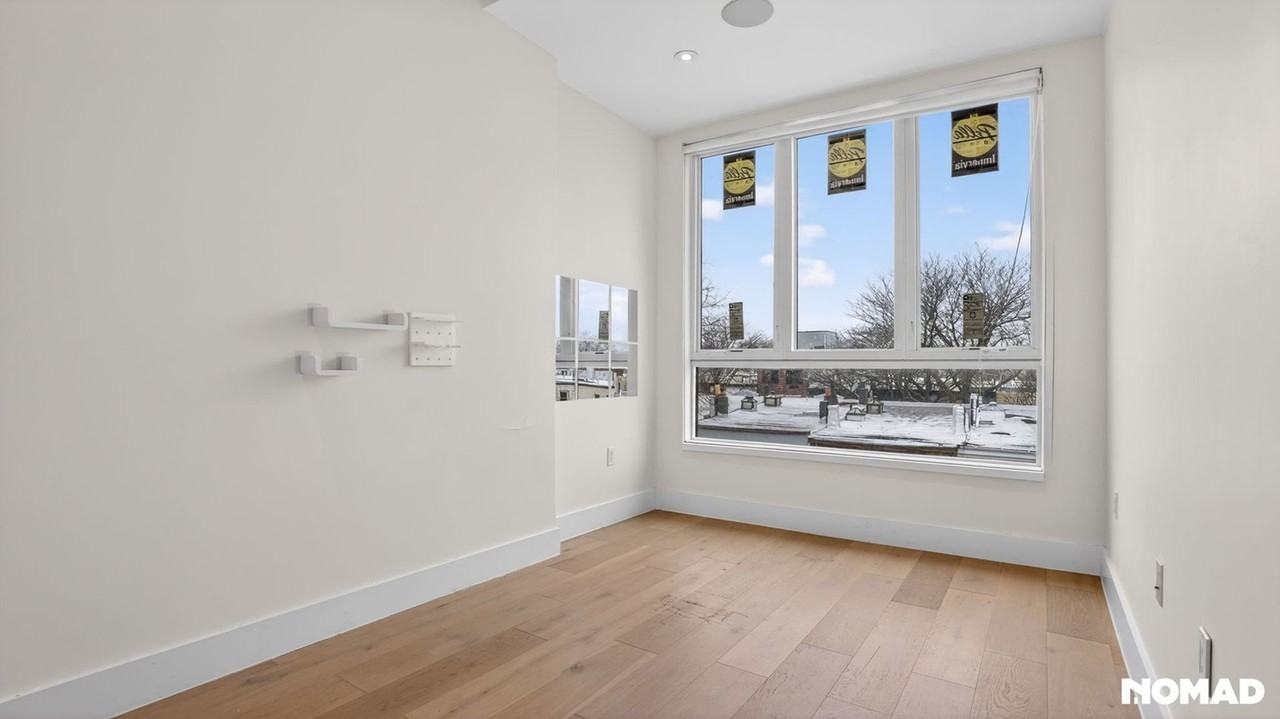 1129 Halsey St - Photo 3 of 12