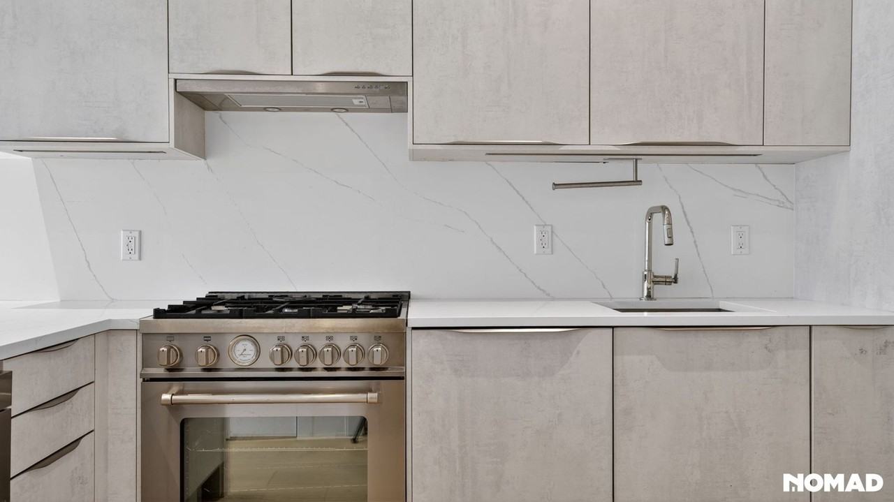 1129 Halsey St - Photo 6 of 12