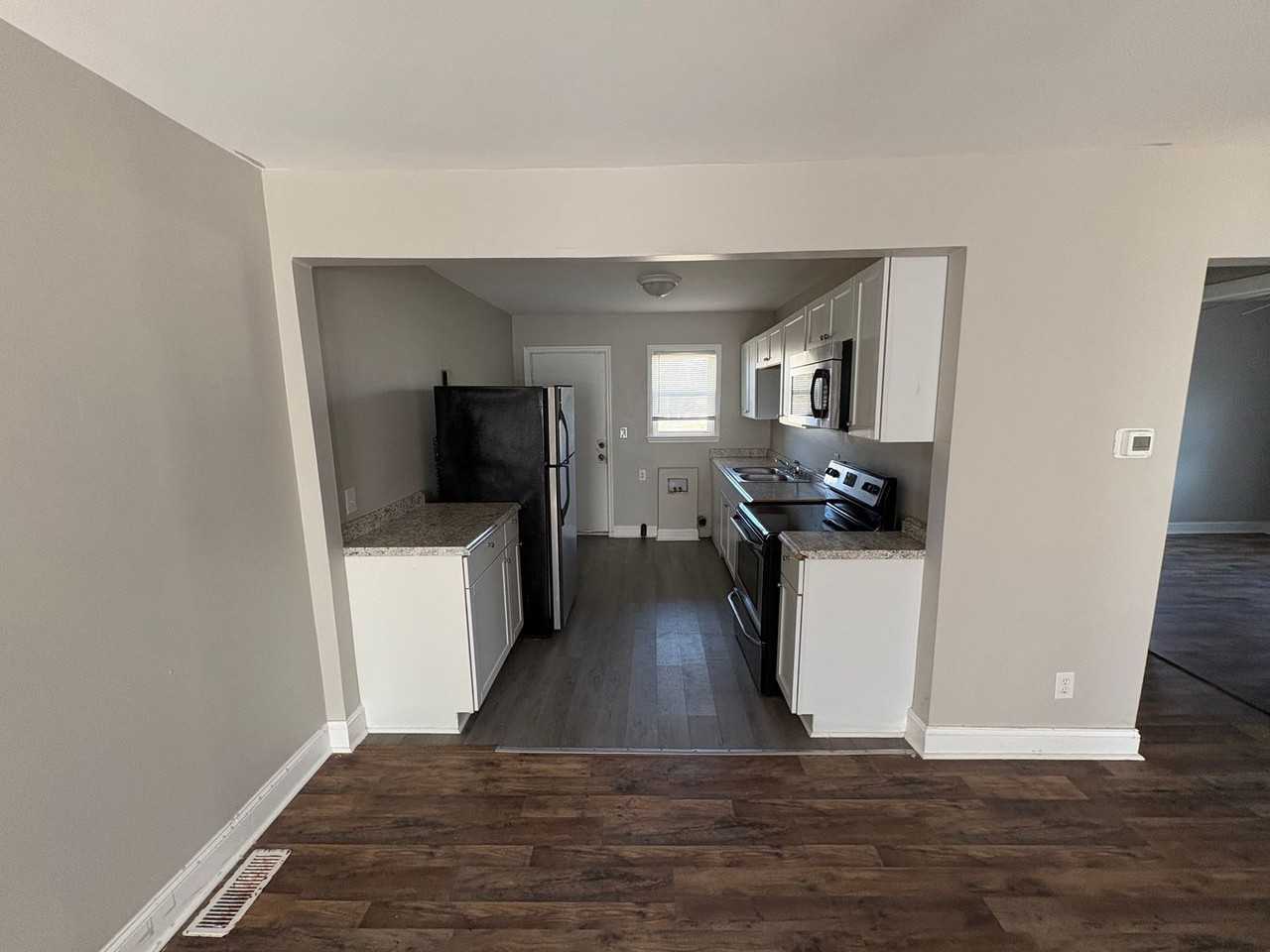 3238 Claude St - Photo 3 of 13