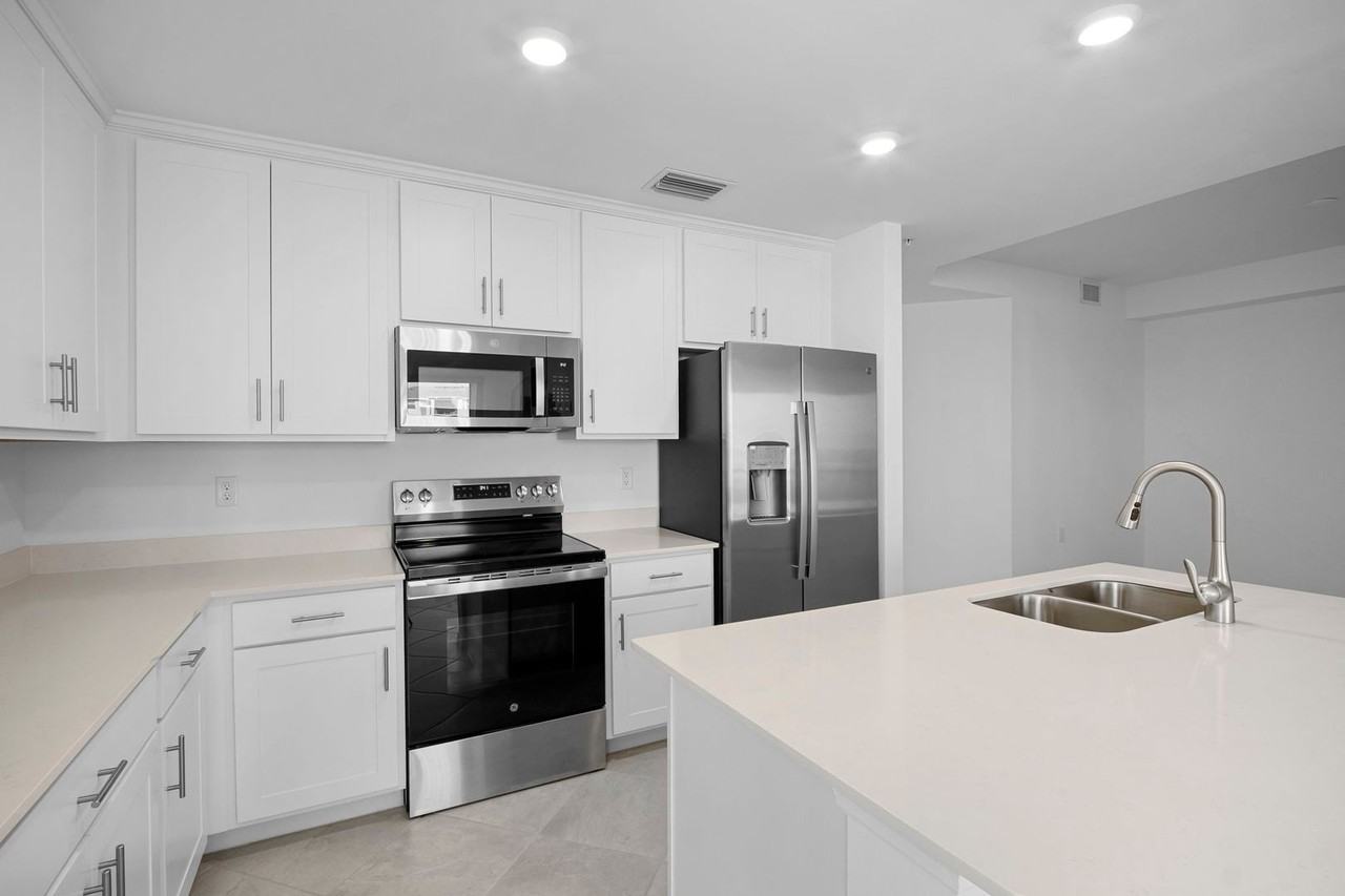 18421 Copperhead Ct N #228 - Photo 6 of 34