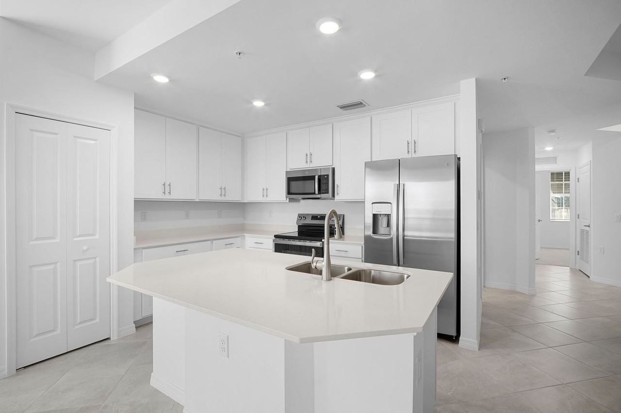 18421 Copperhead Ct N #228 - Photo 7 of 34