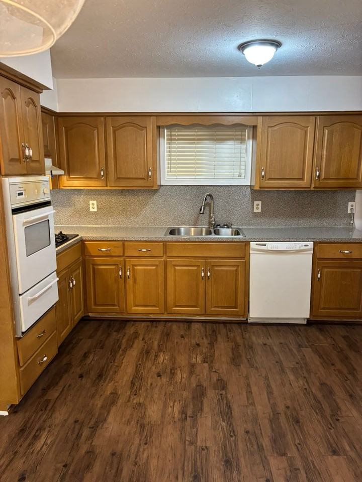 5410 Kennedy St - Photo 2 of 26