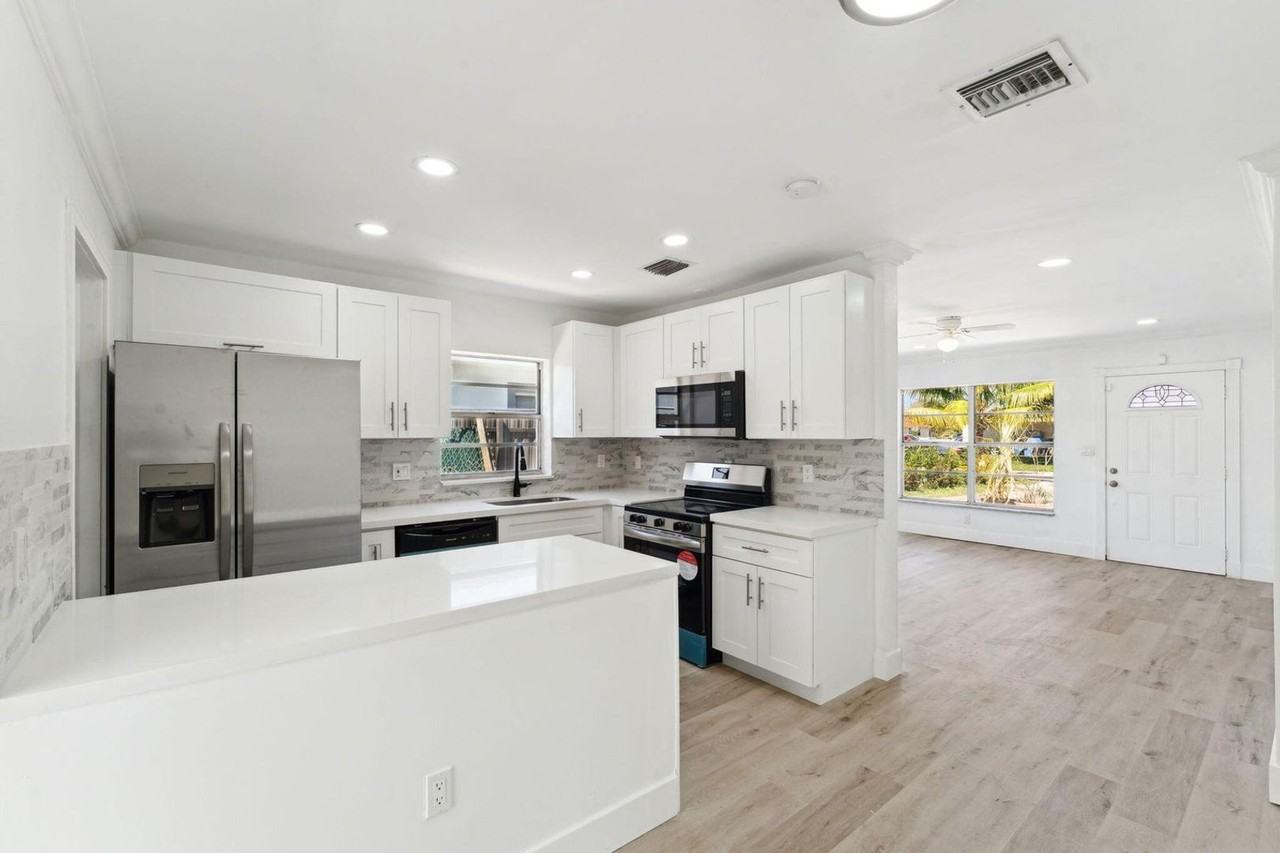 489 Nw 2nd Way - Photo 5 of 10