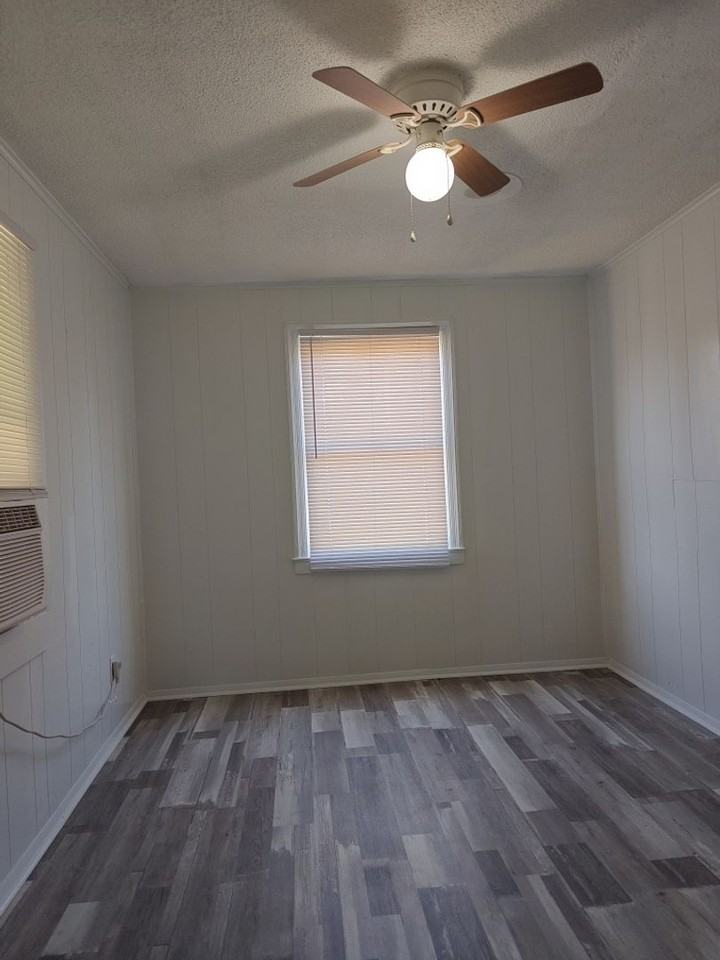 2125 Kennedy Dr - Photo 2 of 10