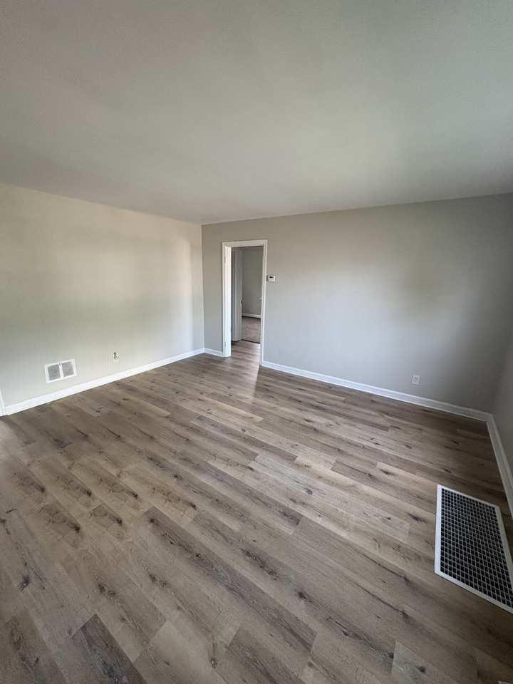 2224 Ravenwood Ave #2 - Photo 3 of 15