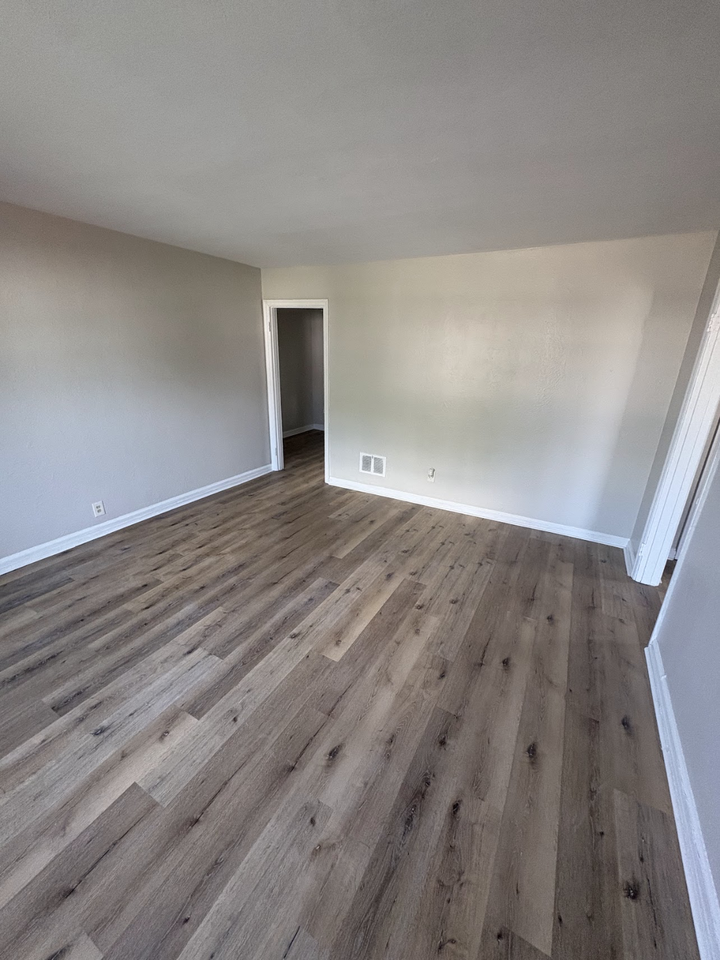 2224 Ravenwood Ave #2 - Photo 4 of 15