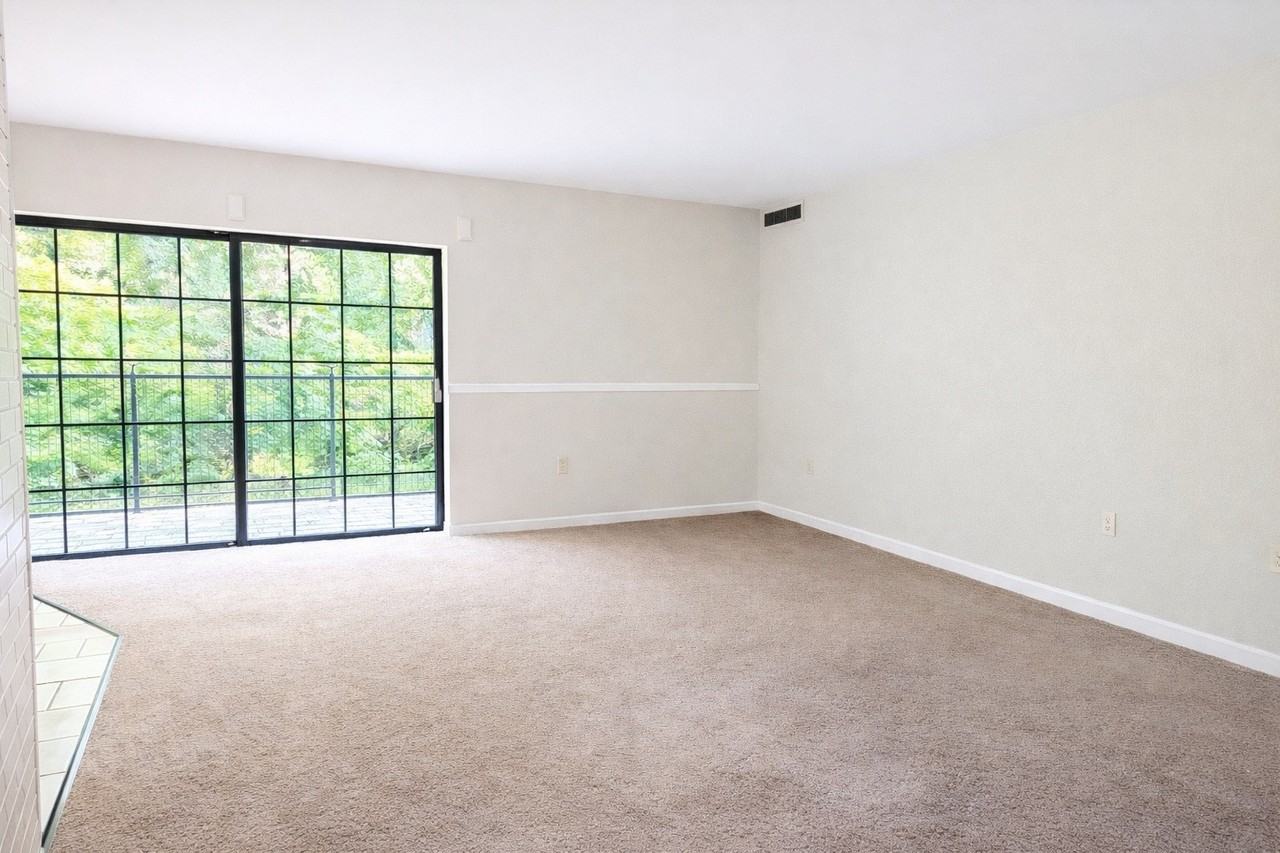 151 MILNE DRIVEAPT E-16 #E16 - Photo 2 of 10