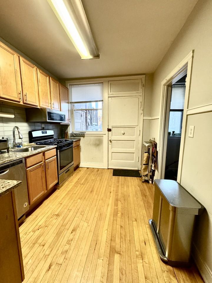 1955 W Sunnyside Ave #2 - Photo 4 of 25