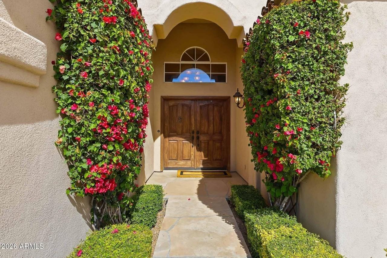 7642 E Hartford Dr - Photo 3 of 50