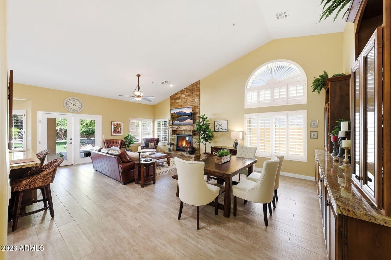 7642 E Hartford Dr - Photo 5 of 50