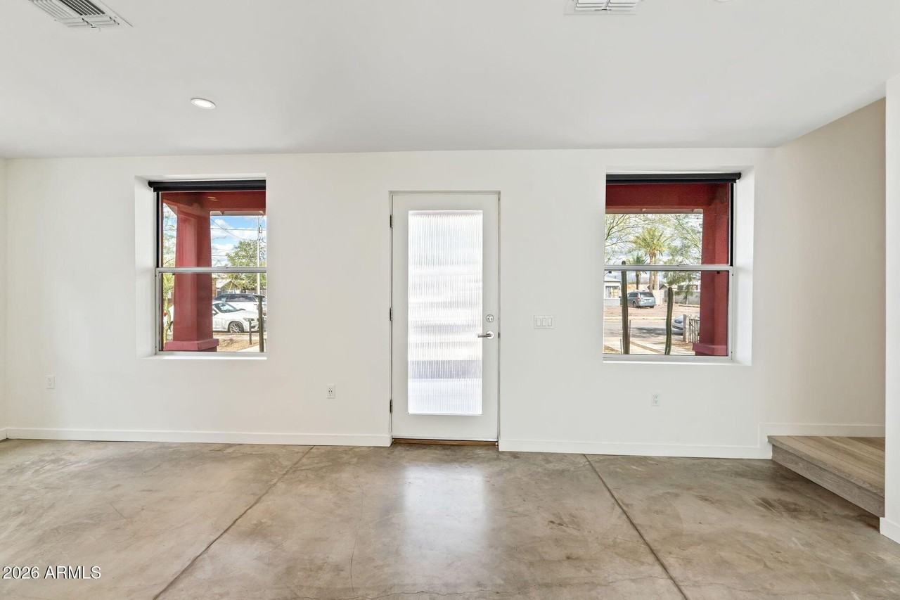 1337 E Polk St Apt 10 - Photo 7 of 32