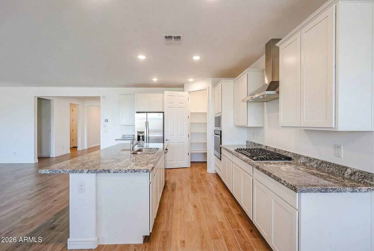 14766 W Honeysuckle Dr - Photo 5 of 43