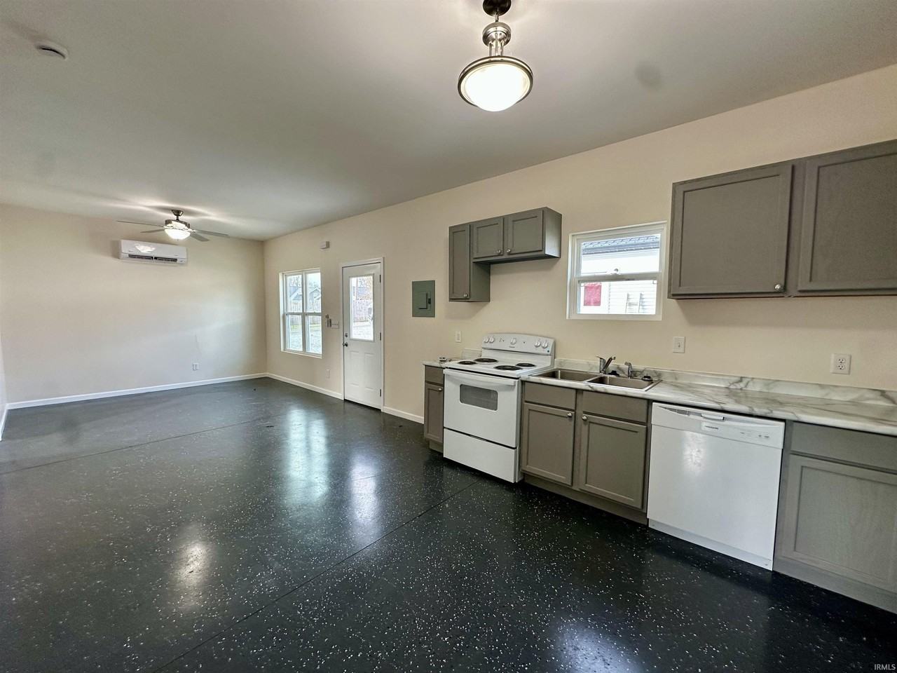 506 18th St - Photo 3 of 9