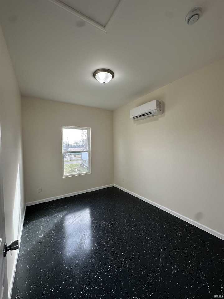 506 18th St - Photo 5 of 9