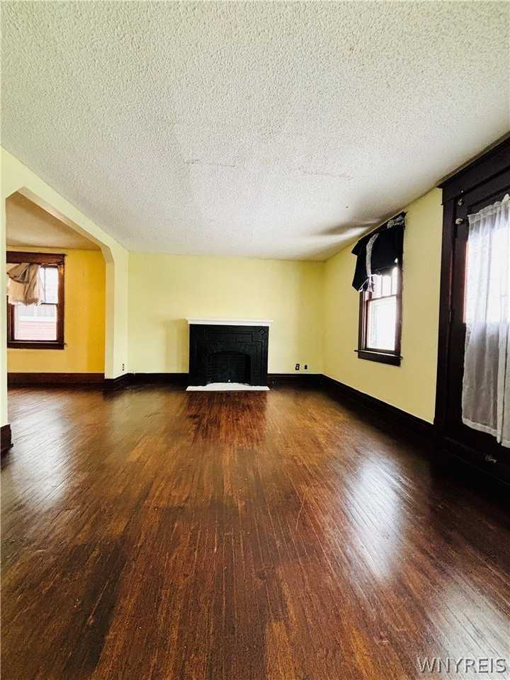 297 Davidson Ave - Photo 4 of 15