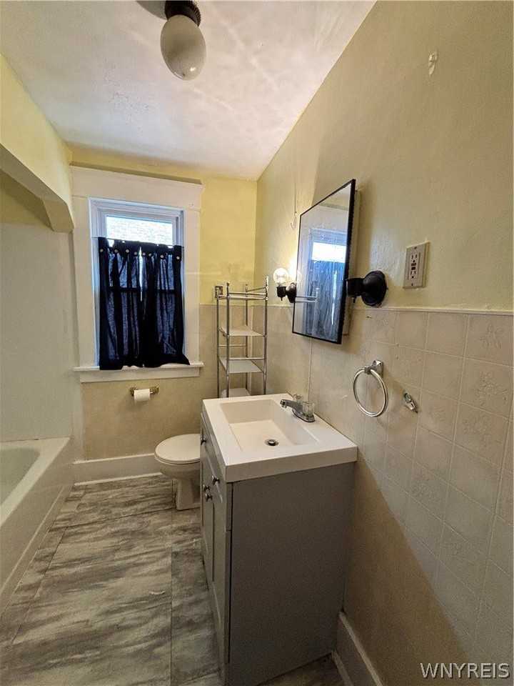 297 Davidson Ave - Photo 7 of 15