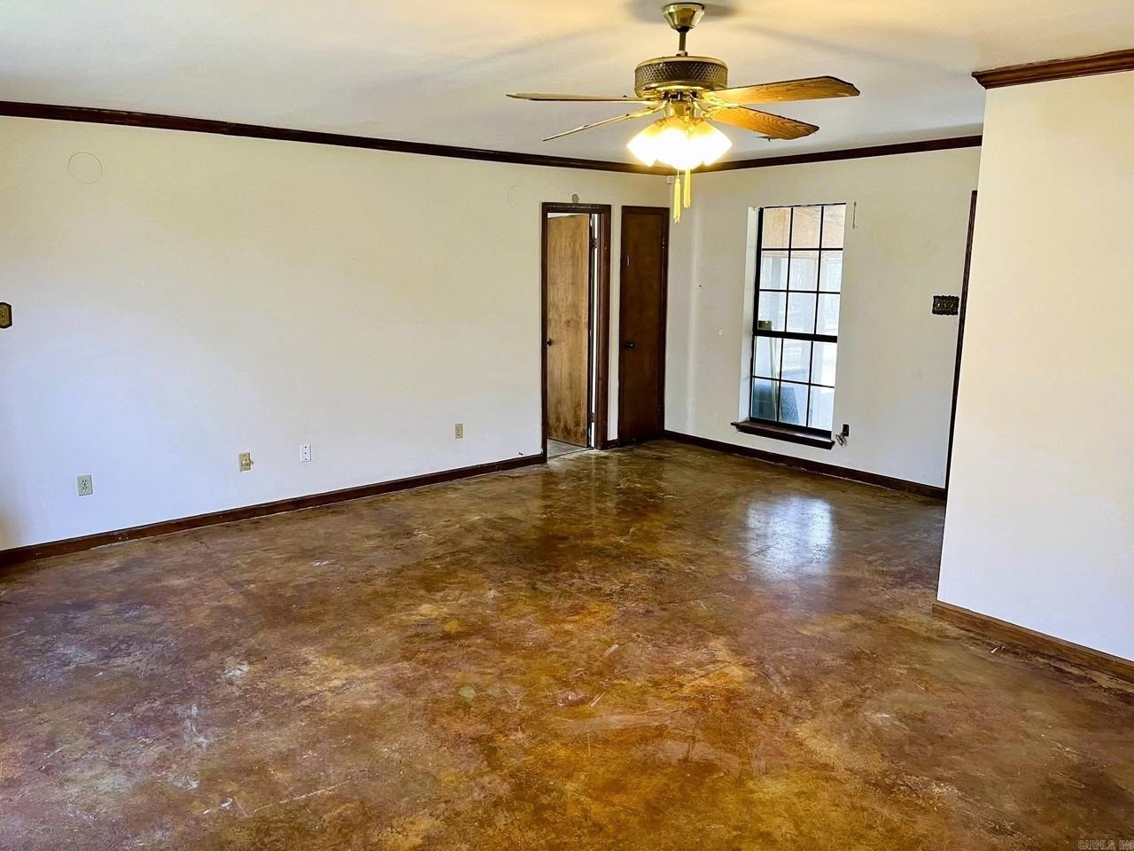 3622 Lincoln Ave - Photo 2 of 8