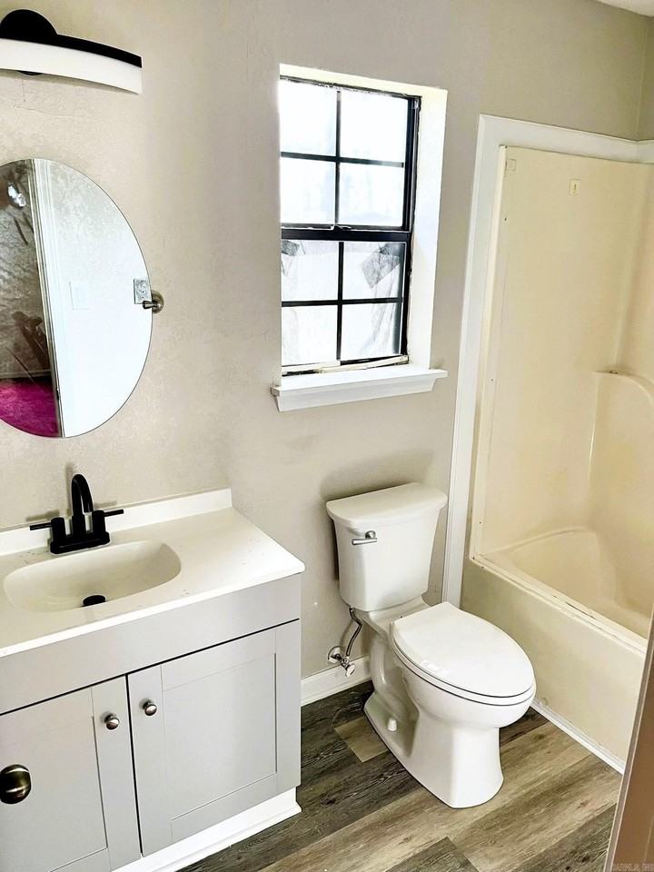 3622 Lincoln Ave - Photo 3 of 8