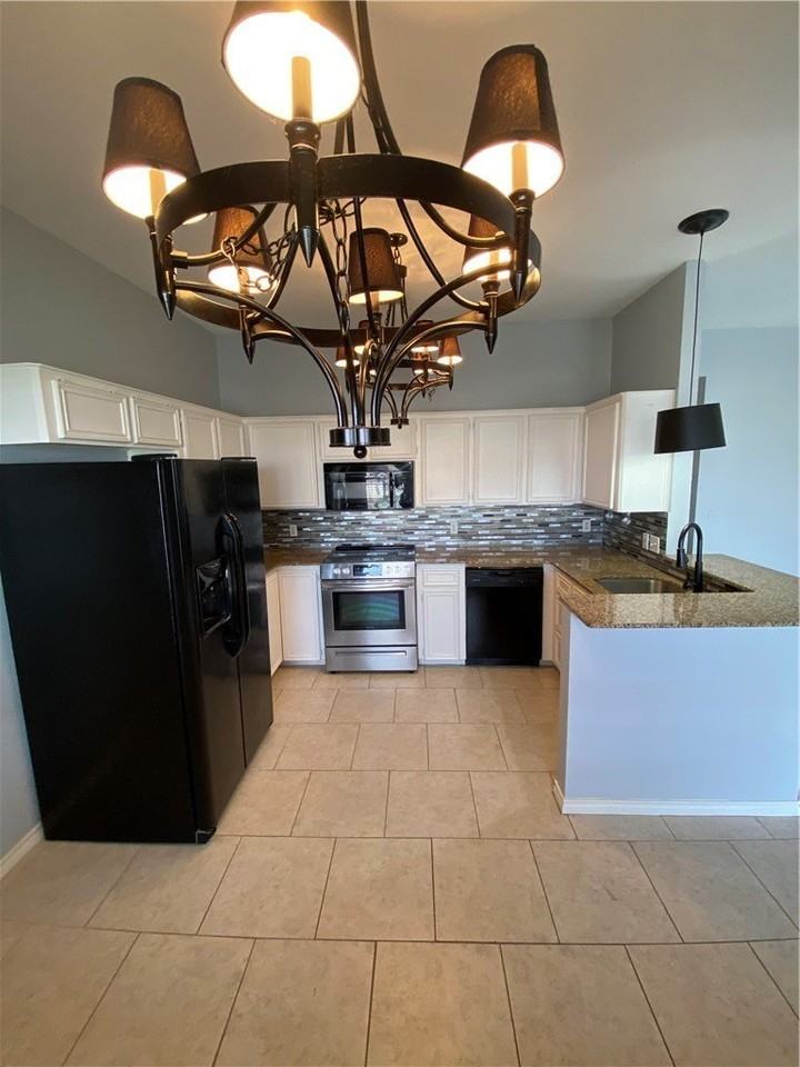 15517 Cruiser St Apt B - Photo 4 of 25