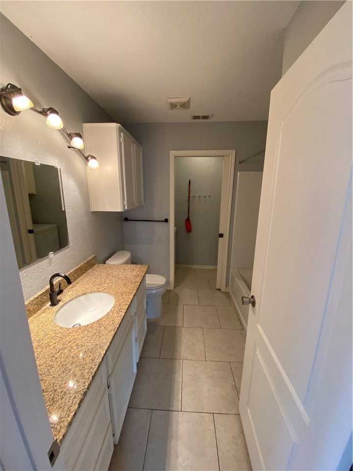 15517 Cruiser St Apt B - Photo 6 of 25