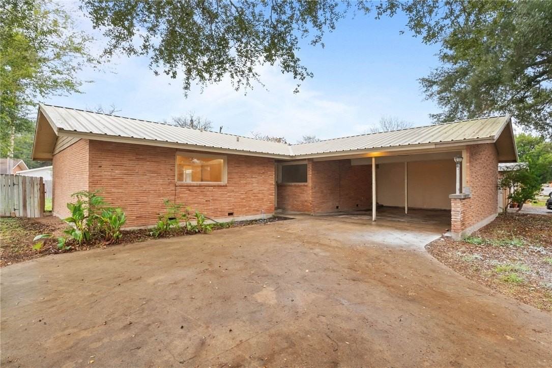 1206 Bruce St - Photo 2 of 20