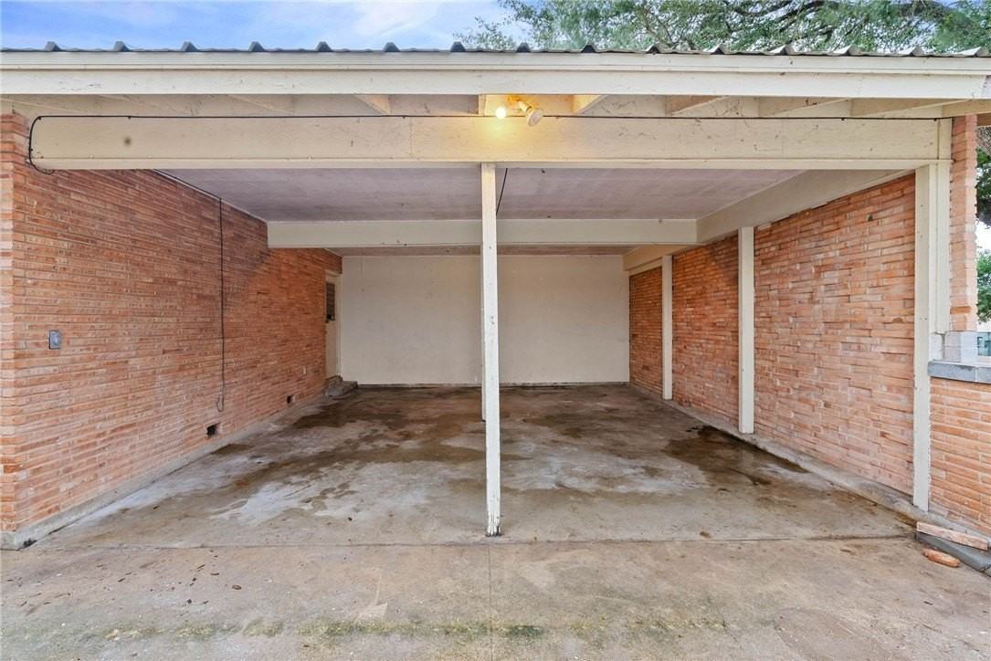 1206 Bruce St - Photo 4 of 20