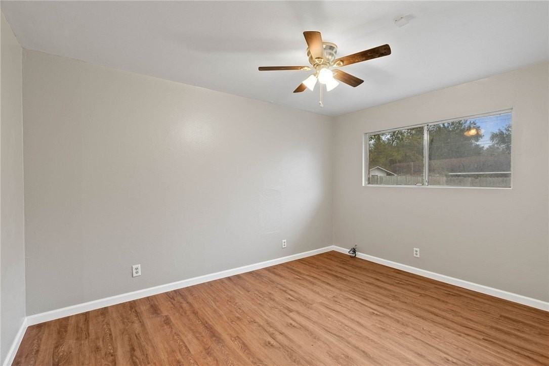 1206 Bruce St - Photo 5 of 20