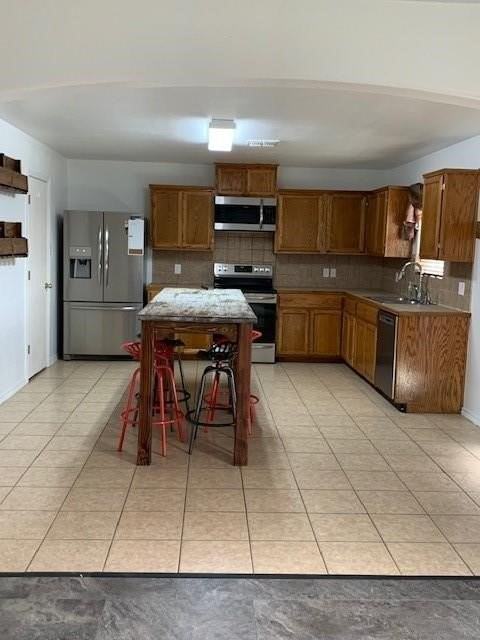 1701 Brook Ln - Photo 3 of 15