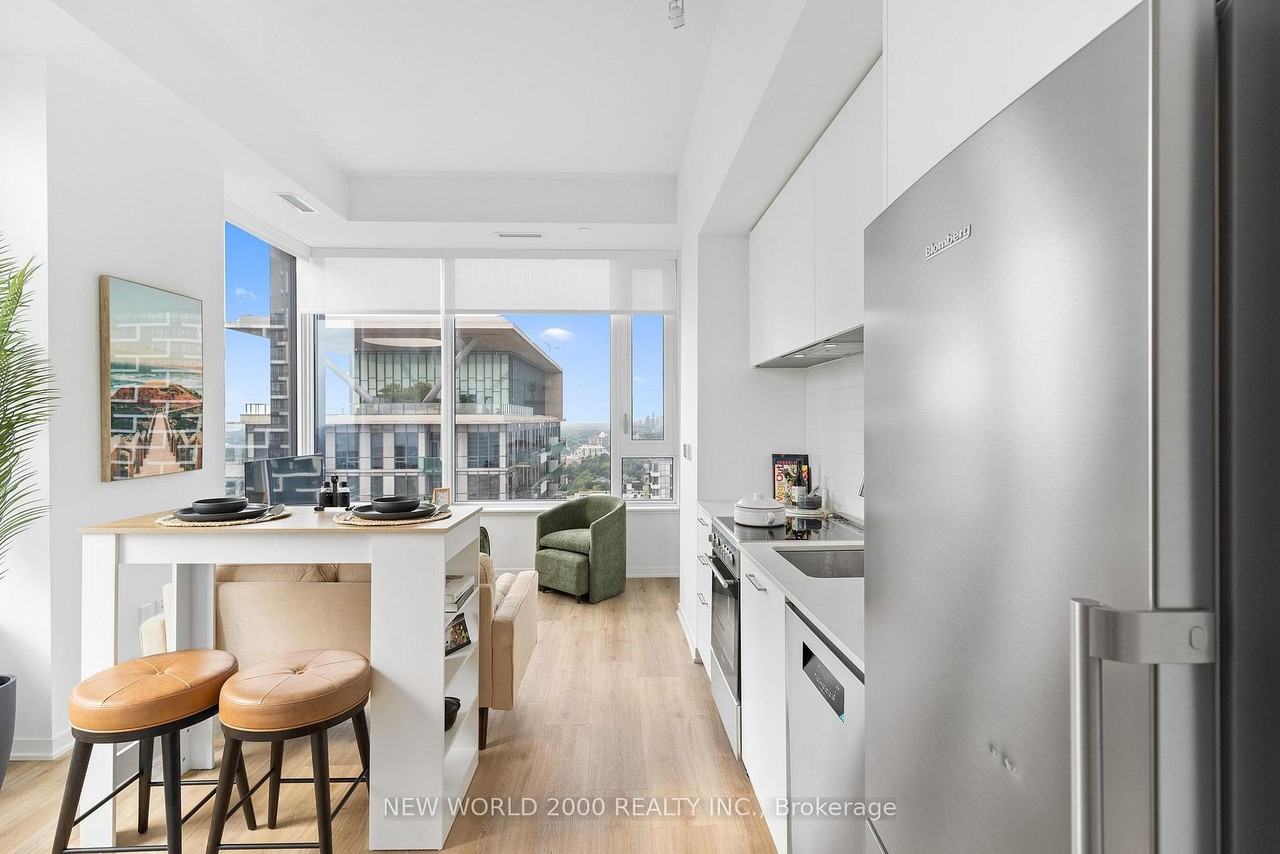 101 Roehampton Avenue #1311 - Photo 3 of 12