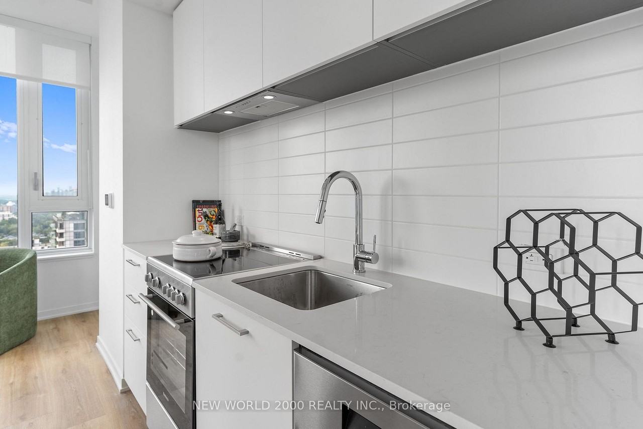 101 Roehampton Avenue #1311 - Photo 5 of 12