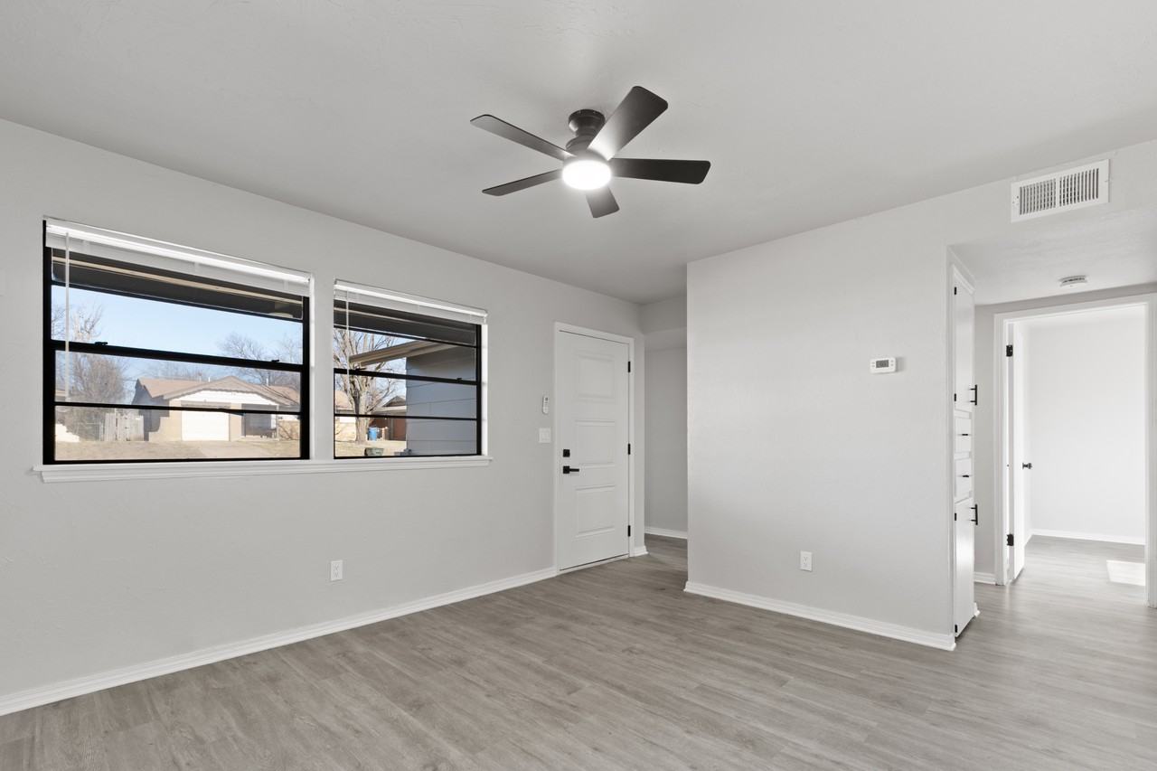 1304 Pinewood Ct #1 - Photo 3 of 20