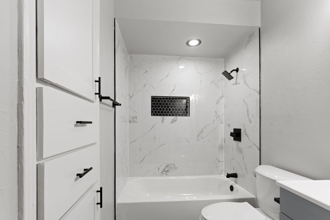 1304 Pinewood Ct #1 - Photo 5 of 20