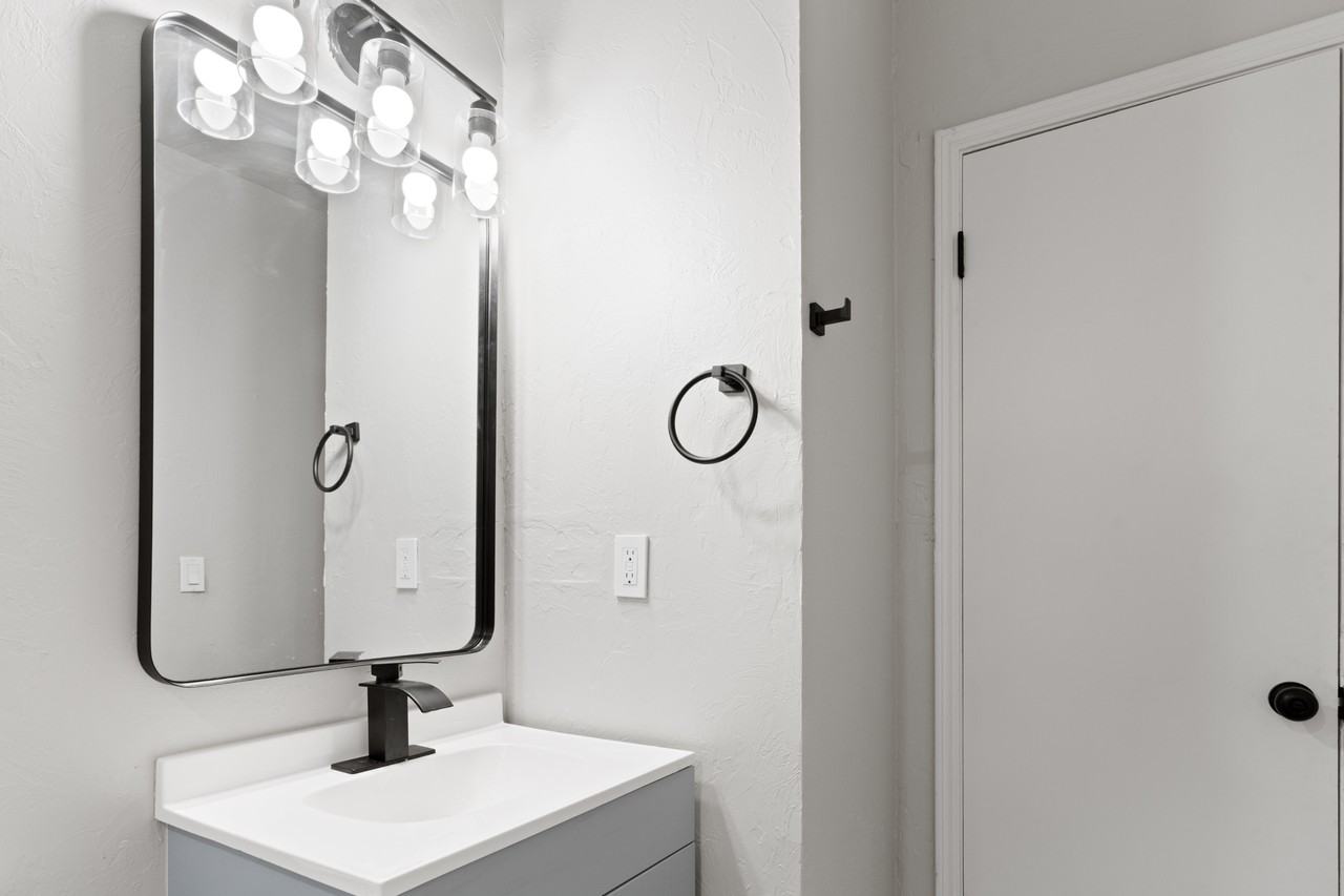 1304 Pinewood Ct #1 - Photo 6 of 20